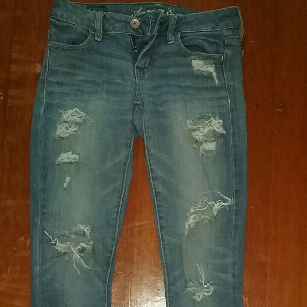♡ American Eagle Low Rise Ripped Jeans♡